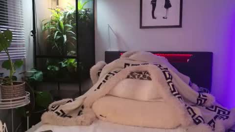 Hazeleo online show from 5, 1, 2026