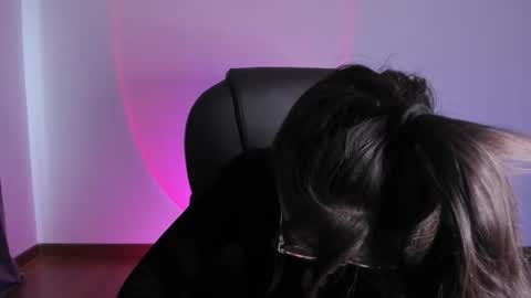 HazelKush online show from 23, 9, 2025