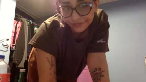 Snapshot of heavensbunny chatting on 18, 12, 2024 heaven the muslim slut online show from 18, 12, 2024