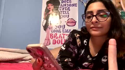 Snapshot of heavensbunny chatting on 27, 12, 2024 heaven the muslim slut online show from 27, 12, 2024