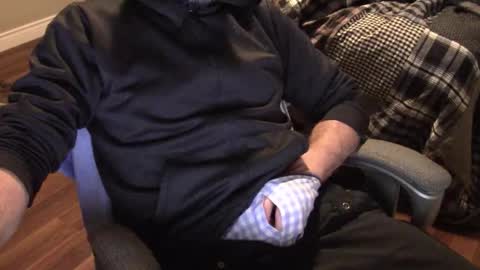 Snapshot of heavilyhung chatting on 23, 10, 2025 John online show from 23, 10, 2025