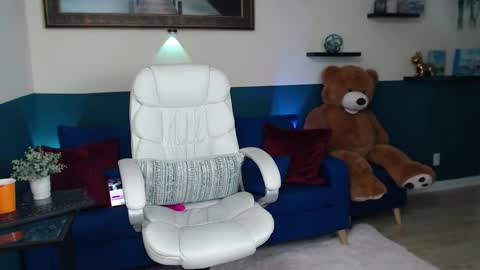 hebelongs2her online show from 20, 10, 2025