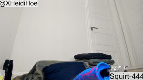 Snapshot of heidiandfriends chatting on 17, 11, 2025 Manyvids online show from 17, 11, 2025