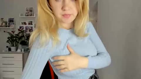 Snapshot of helen_angel_girl chatting on 20, 11, 2025 Helen sven online show from 20, 11, 2025