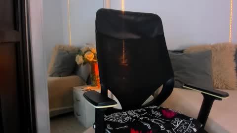 Snapshot of helena_santos01 chatting on 4, 11, 2025 Helena Santos online show from 4, 11, 2025