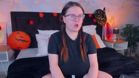 Snapshot of helendanvers chatting on 23, 10, 2025 helendanvers online show from 23, 10, 2025