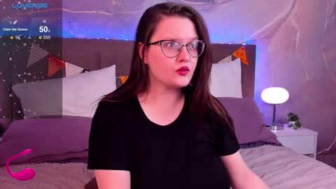 Snapshot of helendanvers chatting on 9, 11, 2025 helendanvers online show from 9, 11, 2025