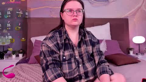 Snapshot of helendanvers chatting on 13, 11, 2025 helendanvers online show from 13, 11, 2025