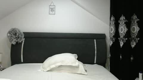 helenhelly online show from 9, 1, 2025