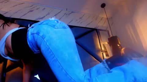 Snapshot of helenjoness_ chatting on 9, 10, 2025 online show from 9, 10, 2025