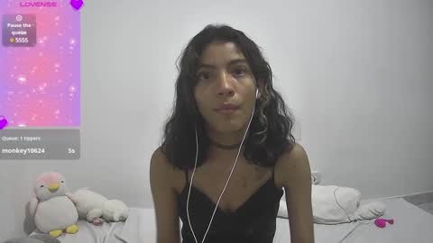 Snapshot of helia_n_amy chatting on 2, 1, 2025 Helia Transfem and Amy online show from 2, 1, 2025