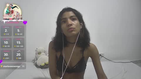 Snapshot of helia_n_amy chatting on 5, 1, 2025 Helia Transfem and Amy online show from 5, 1, 2025