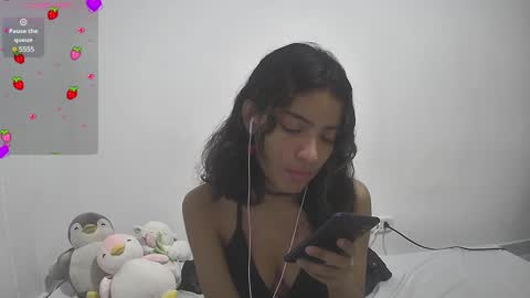 Snapshot of helia_n_amy chatting on 8, 1, 2025 Helia Transfem and Amy online show from 8, 1, 2025