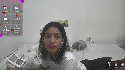 Snapshot of helia_n_amy chatting on 10, 1, 2025 Helia Transfem and Amy online show from 10, 1, 2025