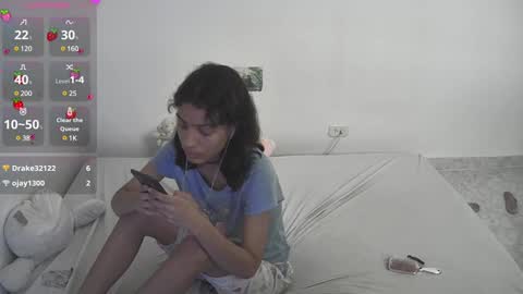 Snapshot of helia_n_amy chatting on 16, 1, 2025 Helia Transfem and Amy online show from 16, 1, 2025