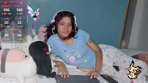 Snapshot of helia_n_amy chatting on 3, 10, 2025 Helia Transfem and Amy online show from 3, 10, 2025