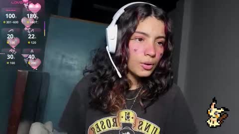 Snapshot of helia_n_amy chatting on 17, 10, 2025 Helia Transfem and Amy online show from 17, 10, 2025