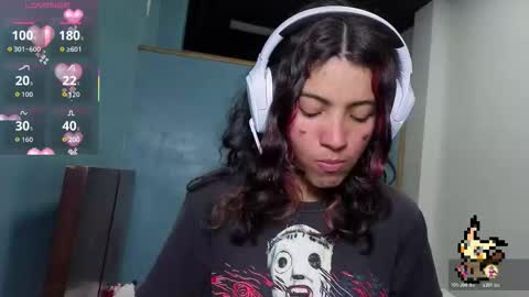 Snapshot of helia_n_amy chatting on 17, 10, 2025 Helia Transfem and Amy online show from 17, 10, 2025