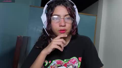 Snapshot of helia_n_amy chatting on 7, 11, 2025 Helia Transfem and Amy online show from 7, 11, 2025