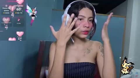 Snapshot of helia_n_amy chatting on 10, 11, 2025 Helia Transfem and Amy online show from 10, 11, 2025