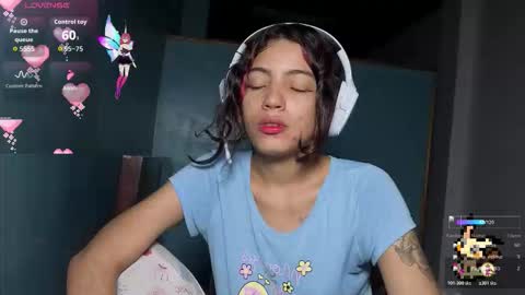 Snapshot of helia_n_amy chatting on 11, 11, 2025 Helia Transfem and Amy online show from 11, 11, 2025