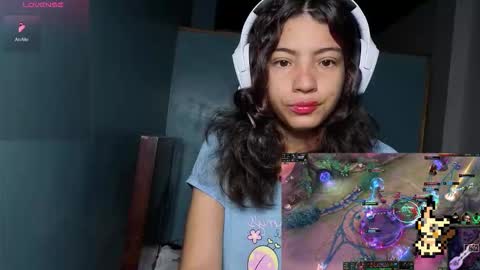 Snapshot of helia_n_amy chatting on 17, 11, 2025 Helia Transfem and Amy online show from 17, 11, 2025