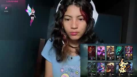 Snapshot of helia_n_amy chatting on 18, 11, 2025 Helia Transfem and Amy online show from 18, 11, 2025