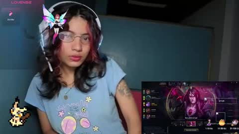 Snapshot of helia_n_amy chatting on 19, 11, 2025 Helia Transfem and Amy online show from 19, 11, 2025