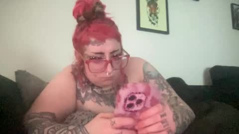 Snapshot of hell0kittyblood chatting on 23, 2, 2025 Bunnie Rotz online show from 23, 2, 2025