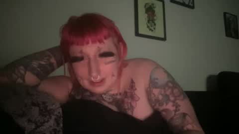 Snapshot of hell0kittyblood chatting on 26, 2, 2025 Bunnie Rotz online show from 26, 2, 2025