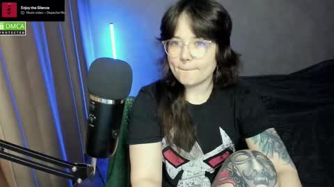 Red online show from 10, 10, 2025