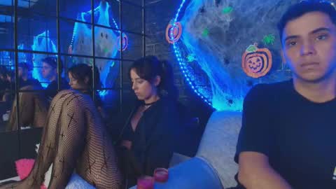 Snapshot of hellanddante_ chatting on 27, 10, 2025 H E L L AND D A N T E online show from 27, 10, 2025