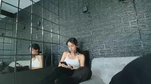 Snapshot of hellanddante_ chatting on 17, 11, 2025 H E L L AND D A N T E online show from 17, 11, 2025