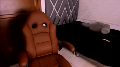 Snapshot of hellena_1 chatting on 28, 9, 2025 Juliet online show from 28, 9, 2025