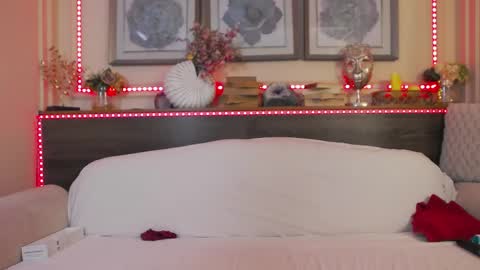 Snapshot of hellendesire chatting on 24, 2, 2025 online show from 24, 2, 2025