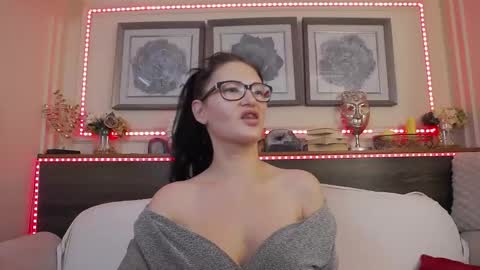 Snapshot of hellendesire chatting on 1, 3, 2025 online show from 1, 3, 2025