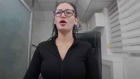 Snapshot of hellendesire chatting on 14, 10, 2025 online show from 14, 10, 2025