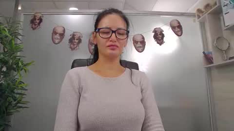 Snapshot of hellendesire chatting on 27, 10, 2025 online show from 27, 10, 2025