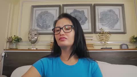 Snapshot of hellendesire chatting on 14, 11, 2025 online show from 14, 11, 2025