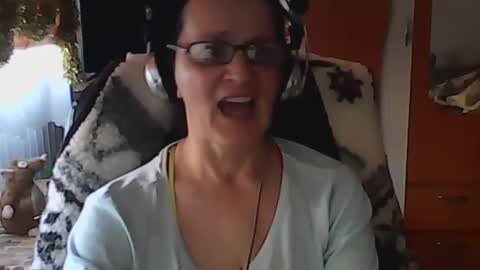 hellenmarie online show from 15, 12, 2024