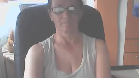 hellenmarie online show from 17, 9, 2025