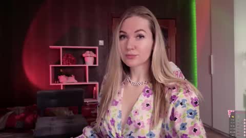 Alisia  Monday to Friday from 10 am to 4 pm GMT 2 online show from 1, 11, 2025