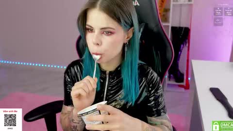 Snapshot of hellokittyalice chatting on 21, 10, 2025 Alice online show from 21, 10, 2025