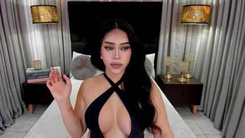 Snapshot of hennessygoddess69 chatting on 11, 11, 2025 HENNESSY online show from 11, 11, 2025