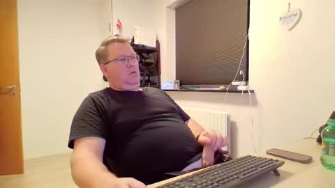 Snapshot of henrikrp1971 chatting on 28, 12, 2024 henrikrp1971 online show from 28, 12, 2024