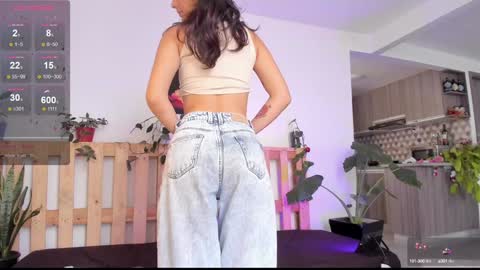 Snapshot of hera_069 chatting on 23, 12, 2024 Hello I am Valentina independent Colombian model I love sensuality and pleasure welcome online show from 23, 12, 2024