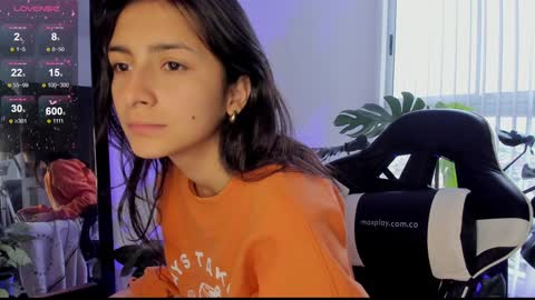 Snapshot of hera_069 chatting on 30, 12, 2024 Hello I am Valentina independent Colombian model I love sensuality and pleasure welcome online show from 30, 12, 2024