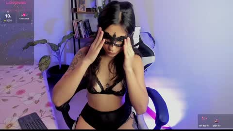 Snapshot of hera_069 chatting on 31, 1, 2025 Hello I am Valentina independent Colombian model I love sensuality and pleasure welcome online show from 31, 1, 2025