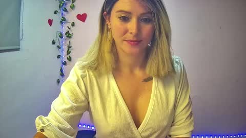 Snapshot of hestesiaxx chatting on 23, 12, 2024 Hestesiaxx online show from 23, 12, 2024