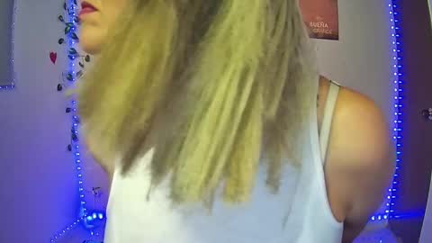 Snapshot of hestesiaxx chatting on 5, 3, 2025 Hestesiaxx online show from 5, 3, 2025